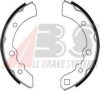 NISSA 44060M0200 Brake Shoe Set